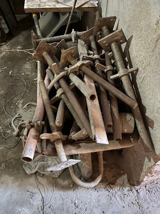 Patas de andamio regulables
