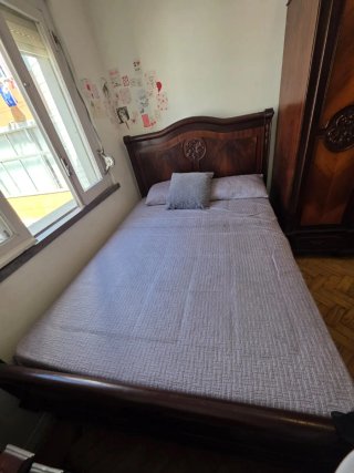 Conjunto de móveis de madeira para quarto