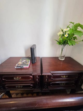 Conjunto de móveis de madeira para quarto
