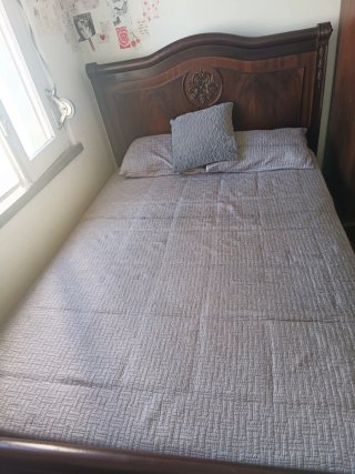 Conjunto de móveis de madeira para quarto