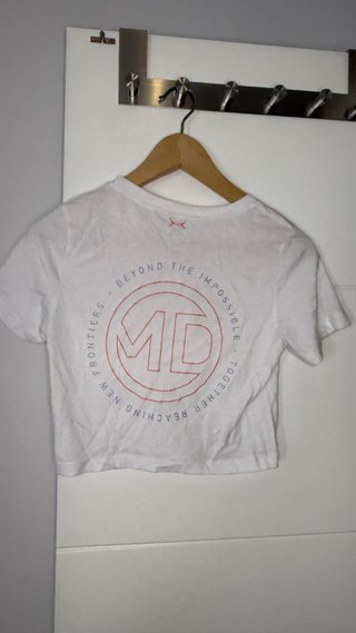 Crop top blanco con logo