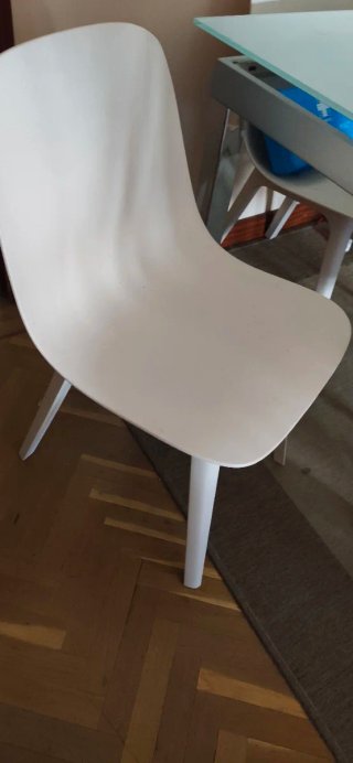 Mesa Comedor Cristal y Sillas Blancas