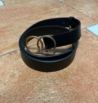 Cinturón Negro Doble Aro Dorado