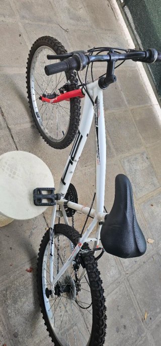 Bicicleta Montaña Blanca y Roja