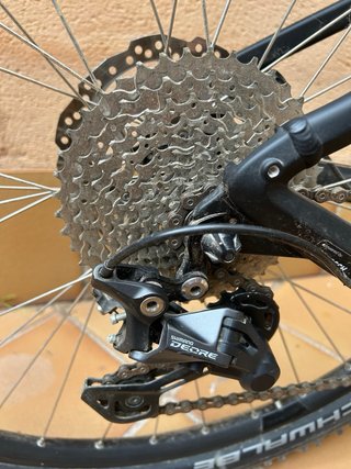 Bicicleta Eléctrica Cube Negra