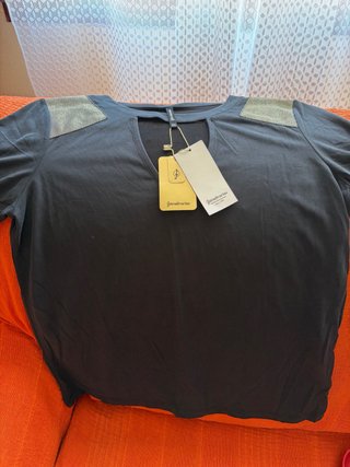 Camiseta Stradivarius azul marino media manga