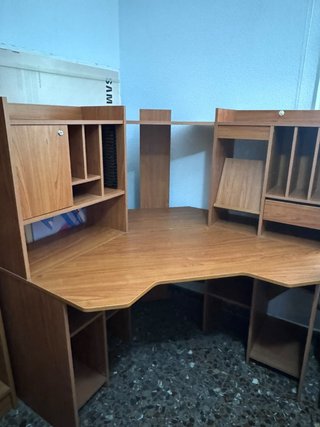 Escritorio esquinero madera con estantería