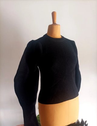 Jersey Zara negro manga abullonada