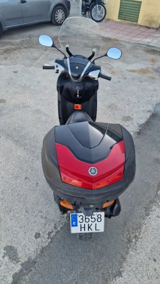Yamaha Xenter 125 Scooter Negra y Plata