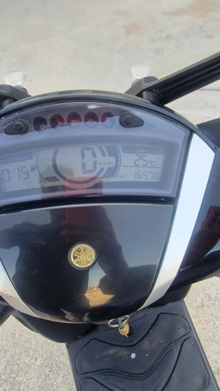 Yamaha Xenter 125 Scooter Negra y Plata