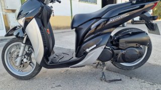 Yamaha Xenter 125 Scooter Negra y Plata