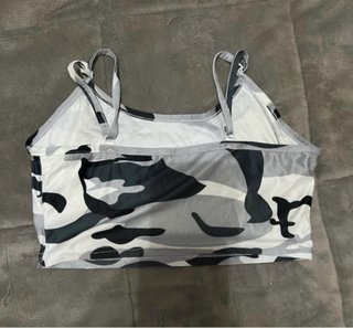 Top Camuflaje Gris y Blanco