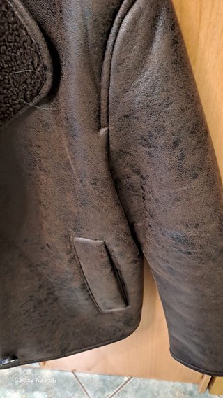 Chaqueta marrón con forro de borreguito