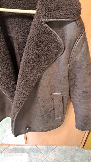 Chaqueta marrón con forro de borreguito