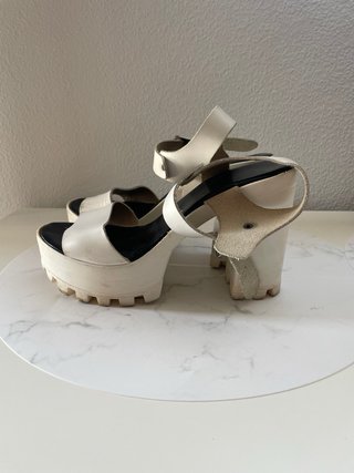 Sandalias de piel blancas