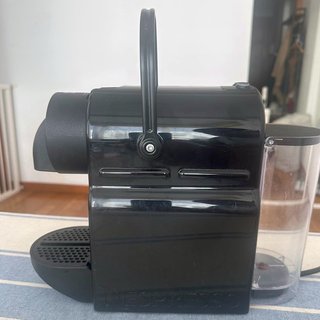 Cafetera Nespresso Inissia Negra