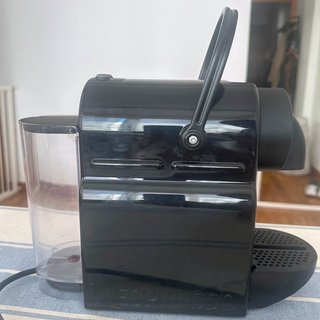 Cafetera Nespresso Inissia Negra