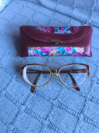 Gafas vintage marrones y multicolor