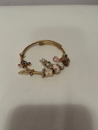 Pulsera Dorada con Charms