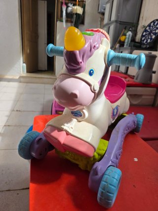 Correpasillos y balancín unicornio Vtech