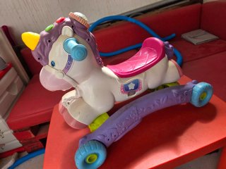 Correpasillos y balancín unicornio Vtech