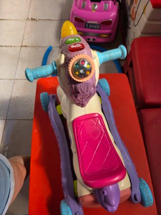 Correpasillos y balancín unicornio Vtech