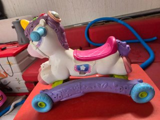 Correpasillos y balancín unicornio Vtech