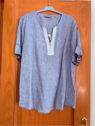 Camisa azul con encaje