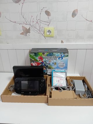 Nintendo Wii U Mario Kart 8 Premium Pack