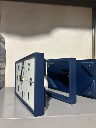 Orologio design bifacciale