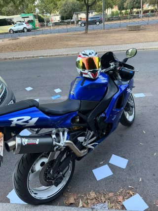 Yamaha R1 1000cc Azul
