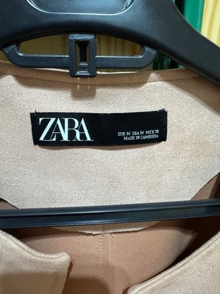 Abrigo Zara rosa flecos mujer