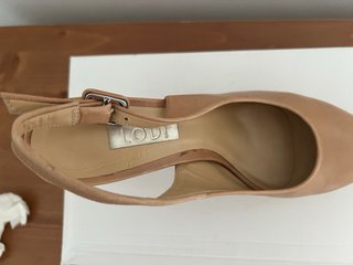 Zapatos LODI piel tacón nude y dorado