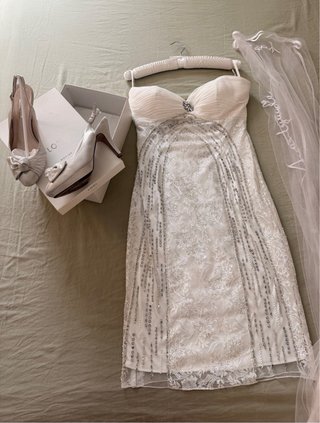 Vestido de Novia Blanco y Plateado Corto