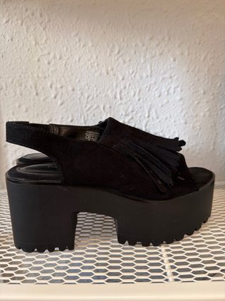 Sandalias plataforma flecos negras T36