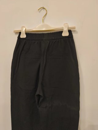 Pantaloni neri Bershka con bottoni dorati