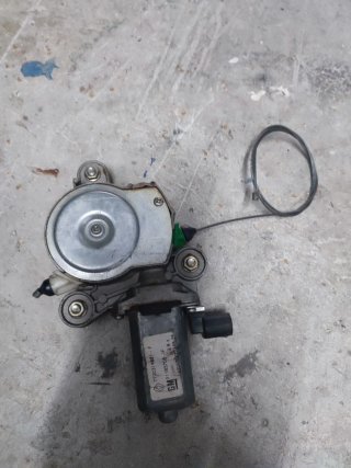 Motor Elevalunas sel Dcho. Renault Tráfic 2005.