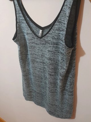 Camiseta tirantes punto gris de tirantes.