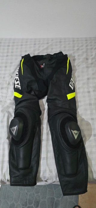 Mono Dainese 2 piezas negro y amarillo TALLA 48
