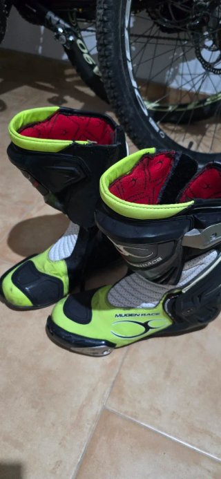 Mono Dainese 2 piezas negro y amarillo TALLA 48