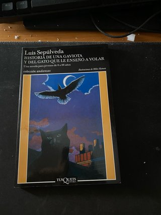 Historia de una gaviota y del gato que le ensen...