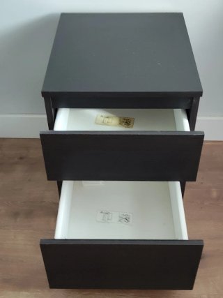 Mesilla IKEA 2 cajones negra y blanca