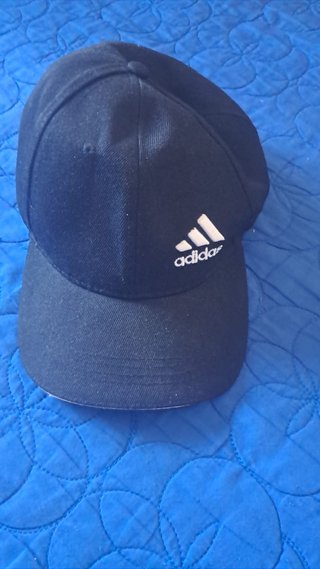 Gorro con visera  Negro Impecable