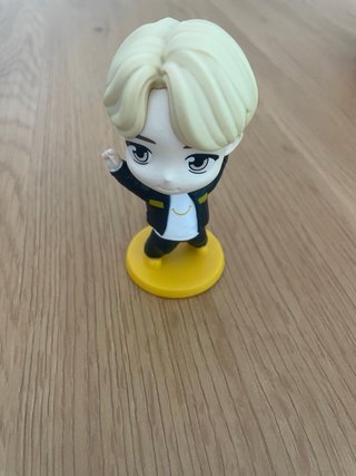 Colección BTS x McDonald's Figuras 1X3€ 2X5€