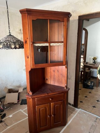 Mueble esquinero de madera maciza