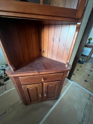 Mueble esquinero de madera maciza