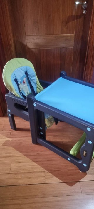 Trona de bebé, mesa de juego y estudio