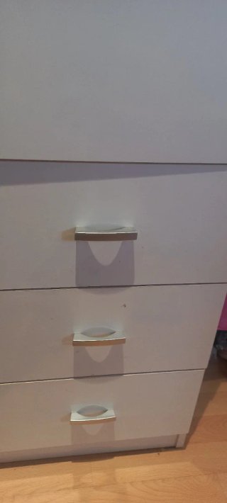 Armario blanco de madera