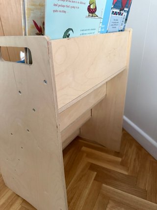 Estantería Montessori para cuentos