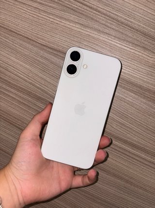 iPhone 16 Blanco con salud de batería a 92%